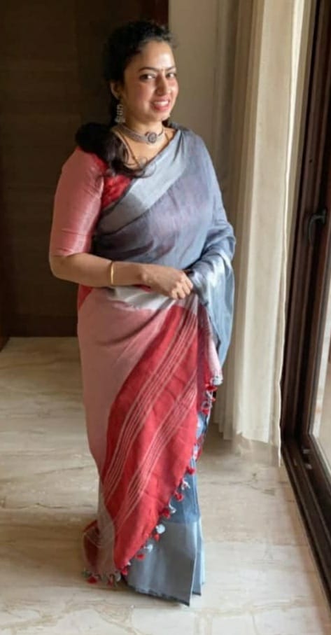 Plain Grey Linen Saree with Pink Pallu